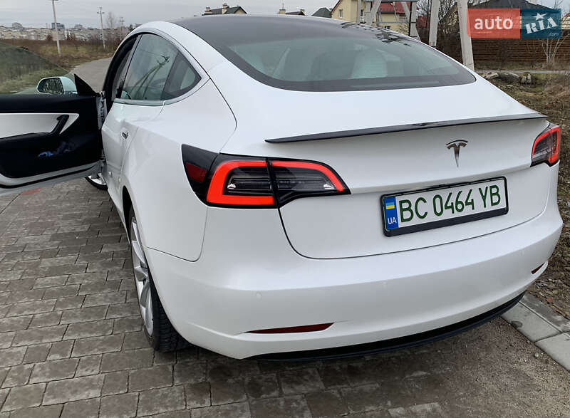 Седан Tesla Model 3 2019 в Львове