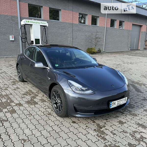 Седан Tesla Model 3 2019 в Костополе