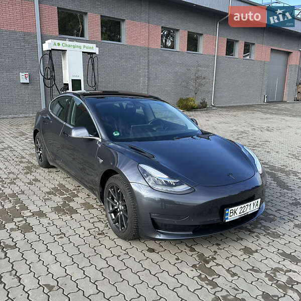Tesla Model 3 2019