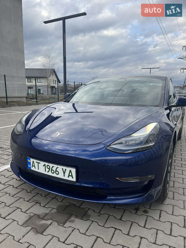Седан Tesla Model 3 2021 в Ивано-Франковске