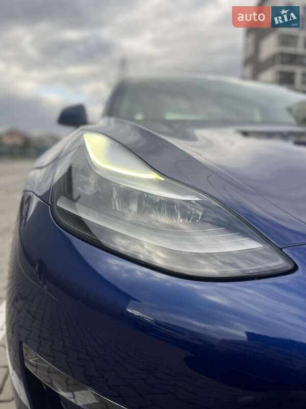 Седан Tesla Model 3 2021 в Ивано-Франковске