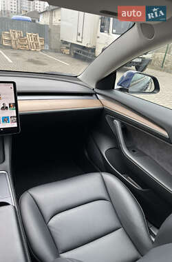 Седан Tesla Model 3 2021 в Ивано-Франковске