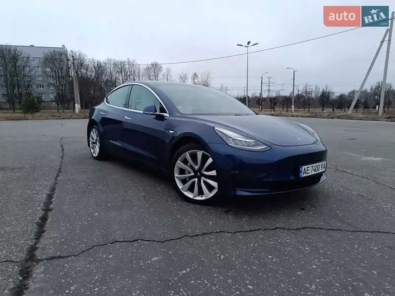 Седан Tesla Model 3 2020 в 