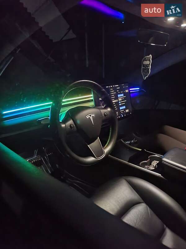 Седан Tesla Model 3 2019 в 