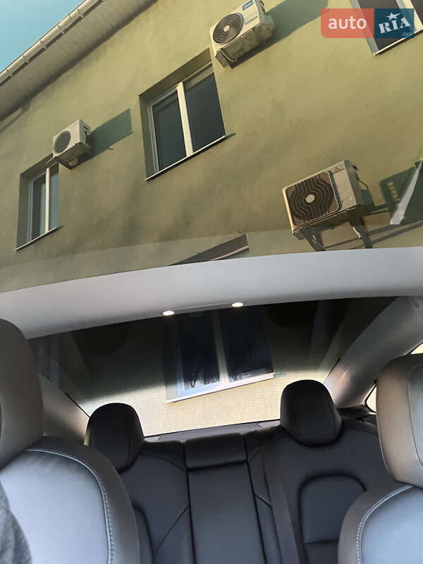Седан Tesla Model 3 2021 в Луцке