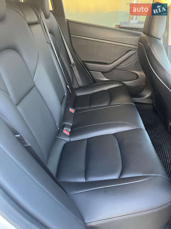Седан Tesla Model 3 2021 в Луцке