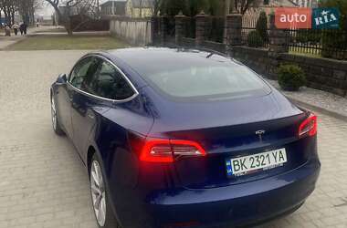 Седан Tesla Model 3 2019 в Ровно
