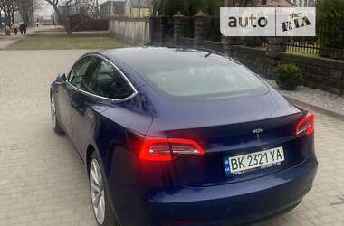 Седан Tesla Model 3 2019 в Ровно