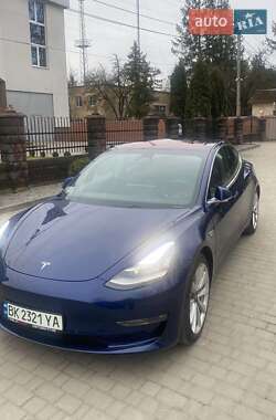 Седан Tesla Model 3 2019 в Ровно