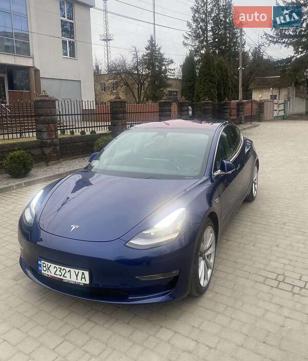 Седан Tesla Model 3 2019 в Рівному