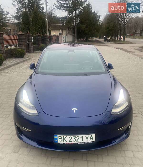 Седан Tesla Model 3 2019 в Рівному