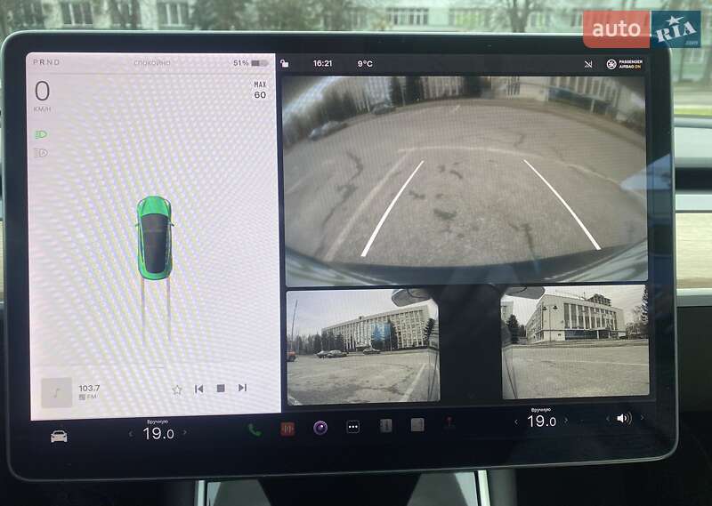 Седан Tesla Model 3 2019 в Ровно