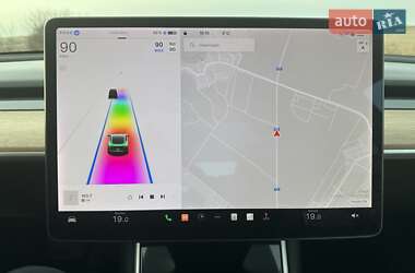 Седан Tesla Model 3 2019 в Ровно