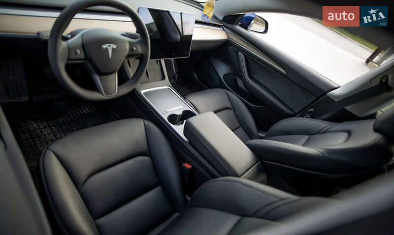 Седан Tesla Model 3 2022 в Виннице