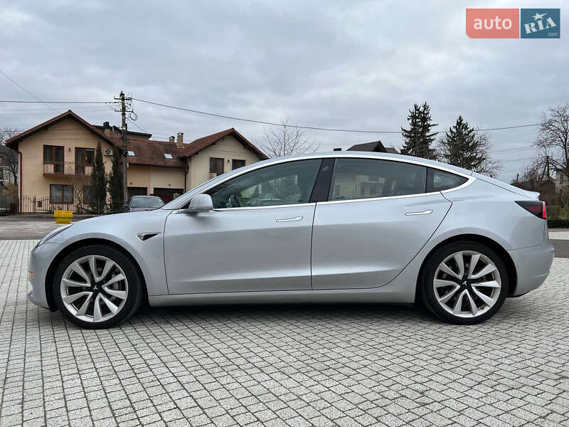 Седан Tesla Model 3 2018 в Львові