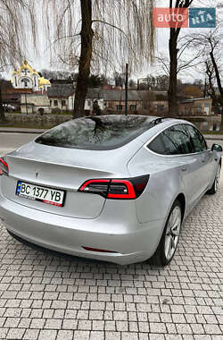 Седан Tesla Model 3 2018 в Львові