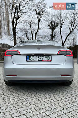 Седан Tesla Model 3 2018 в Львові