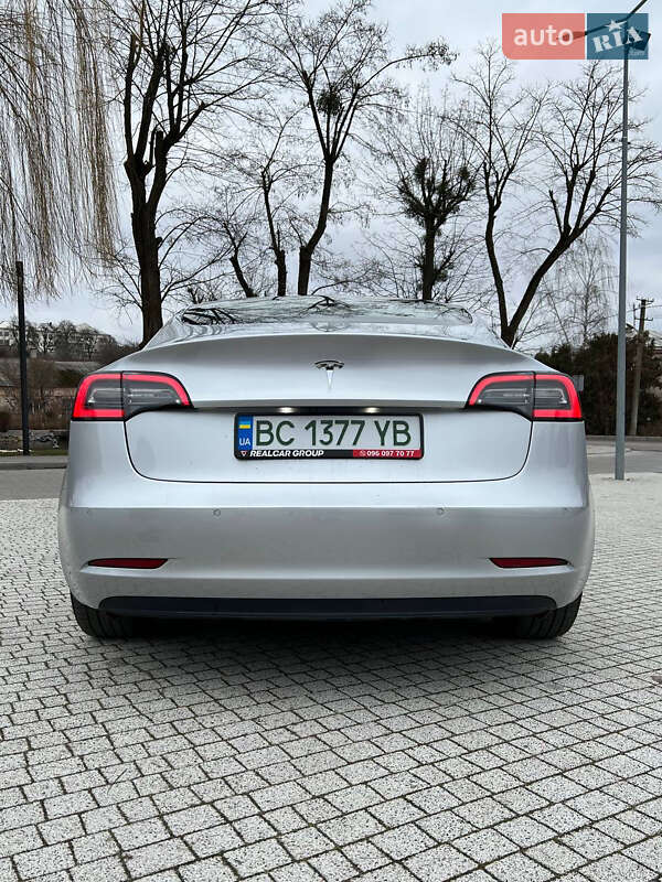 Седан Tesla Model 3 2018 в Львові