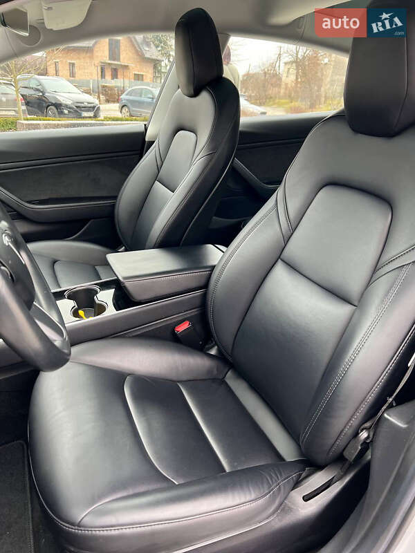 Седан Tesla Model 3 2018 в Львові