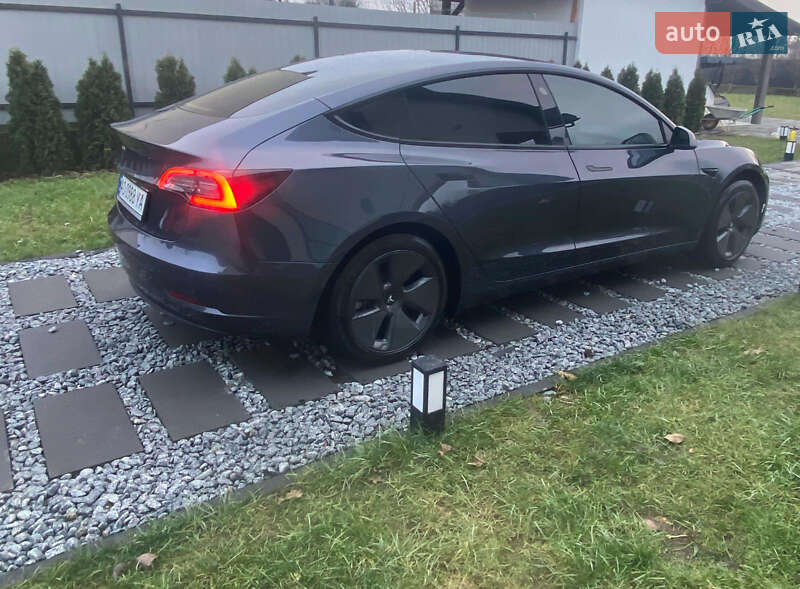 Седан Tesla Model 3 2021 в Ужгороді