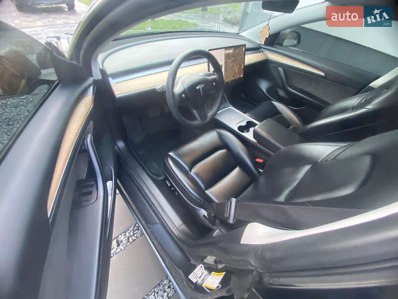 Седан Tesla Model 3 2021 в Ужгороді