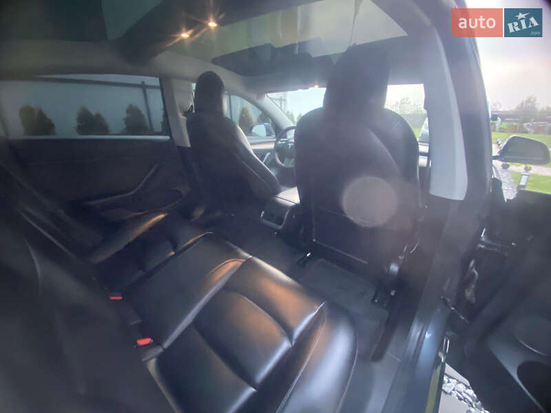 Седан Tesla Model 3 2021 в Ужгороді