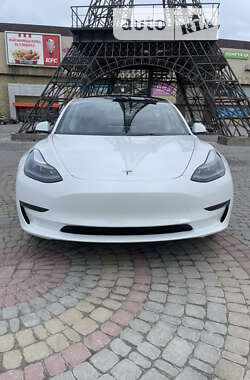 Седан Tesla Model 3 2023 в Чутове