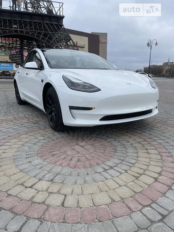 Седан Tesla Model 3 2023 в Харкові