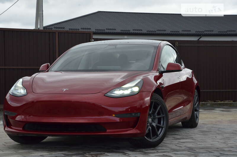 Седан Tesla Model 3 2021 в Львове