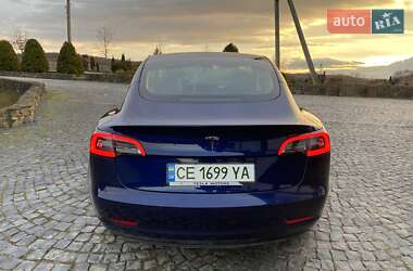 Седан Tesla Model 3 2023 в Чернівцях
