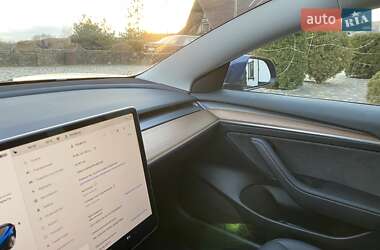 Седан Tesla Model 3 2023 в Чернівцях