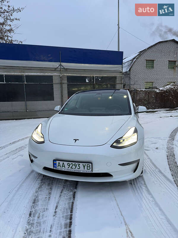 Седан Tesla Model 3 2020 в Києві