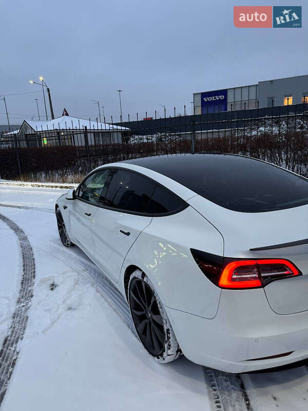 Седан Tesla Model 3 2020 в Києві