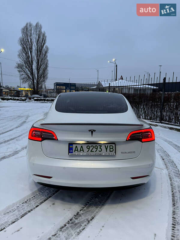 Седан Tesla Model 3 2020 в Києві