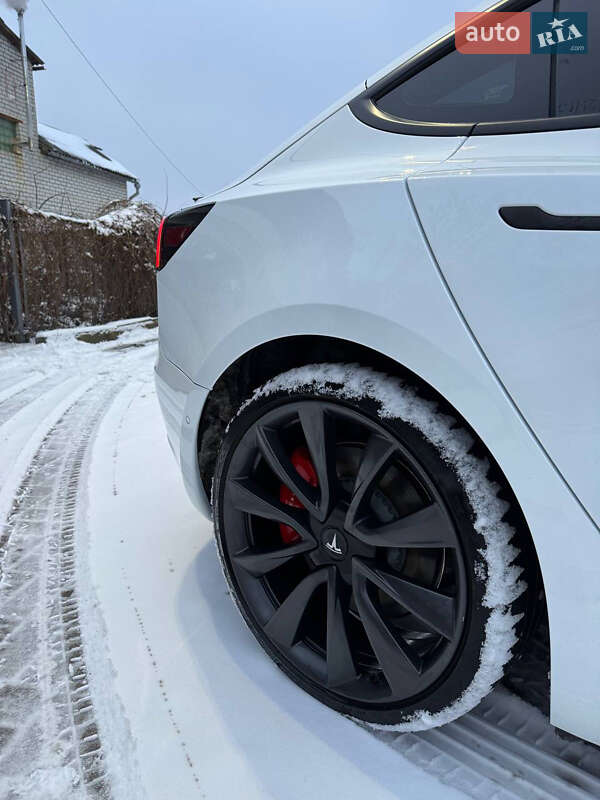 Седан Tesla Model 3 2020 в Києві