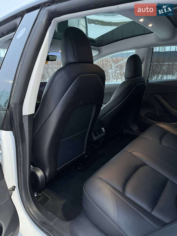 Седан Tesla Model 3 2020 в Києві
