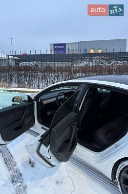 Седан Tesla Model 3 2020 в Києві