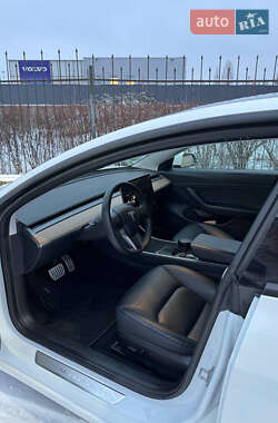 Седан Tesla Model 3 2020 в Києві
