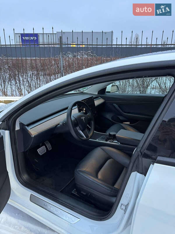 Седан Tesla Model 3 2020 в Києві