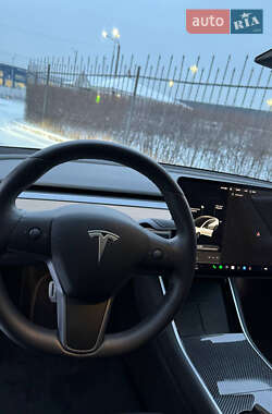 Седан Tesla Model 3 2020 в Києві
