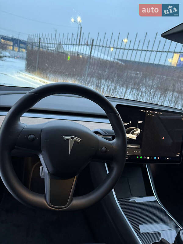 Седан Tesla Model 3 2020 в Києві