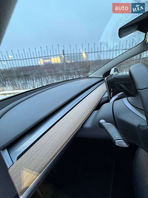Седан Tesla Model 3 2020 в Києві