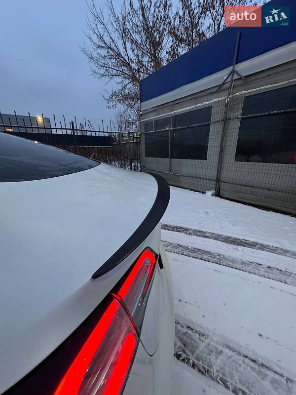 Седан Tesla Model 3 2020 в Києві