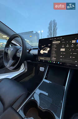 Седан Tesla Model 3 2020 в Києві