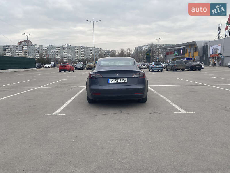 Седан Tesla Model 3 2023 в Дніпрі