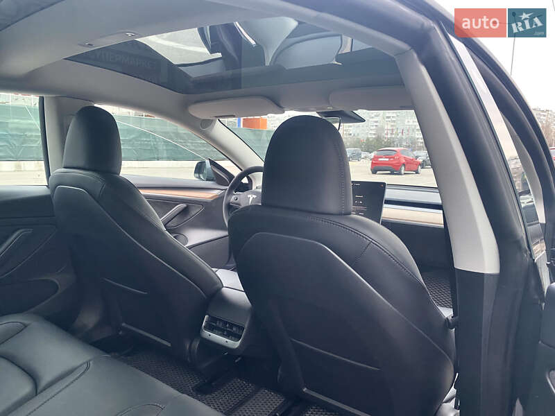 Седан Tesla Model 3 2023 в Дніпрі