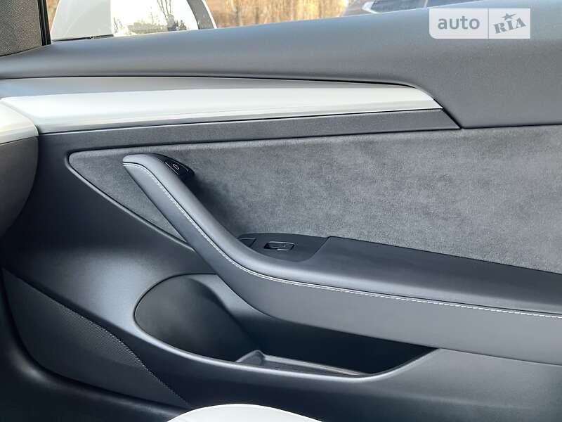 Седан Tesla Model 3 2022 в Николаеве