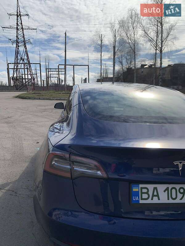 Седан Tesla Model 3 2022 в Кропивницькому