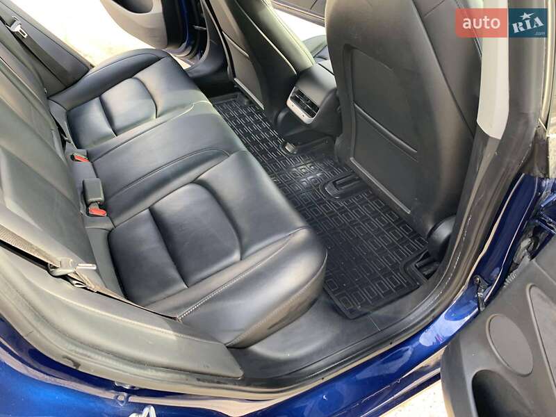 Седан Tesla Model 3 2022 в Кропивницькому