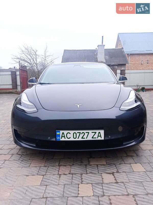 Седан Tesla Model 3 2018 в Львові